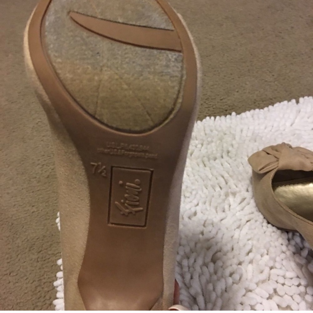 FIONI Clothing Tan Heels - Picture 7 of 8
